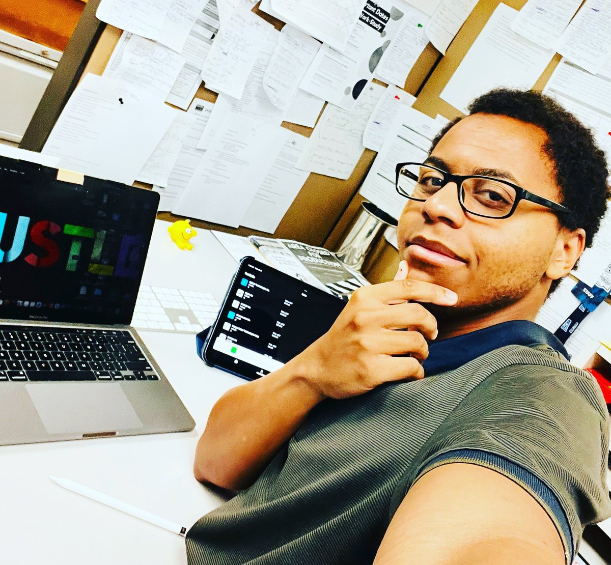 Welp happy #nationalselfieday from the office!!! Booked and busy 🎥🍾🎥🎥”#nominateddirector #podcasthost #blackpodcasts #photography #blackpodcasters #blackstories #blackstudios #filmmaking #recordingstudios #media  #studios  #productionstudio  #storytime #growthmindset