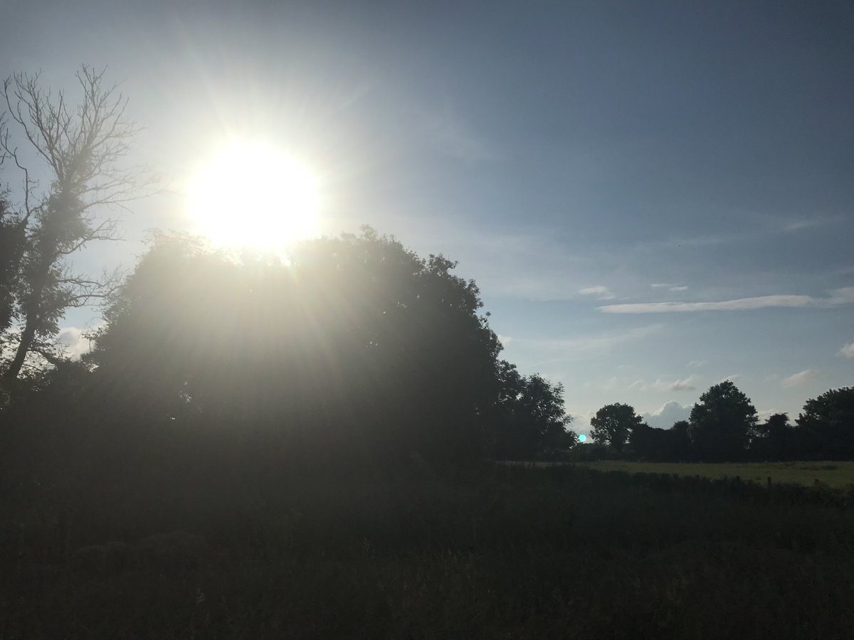 CraicAgusCeoil's tweet image. The sun is GLORIOUS on this #Solstice evening and even though it’s the longest day, I simply don’t want the day to end. #myfavouritetimeofyear ☀️