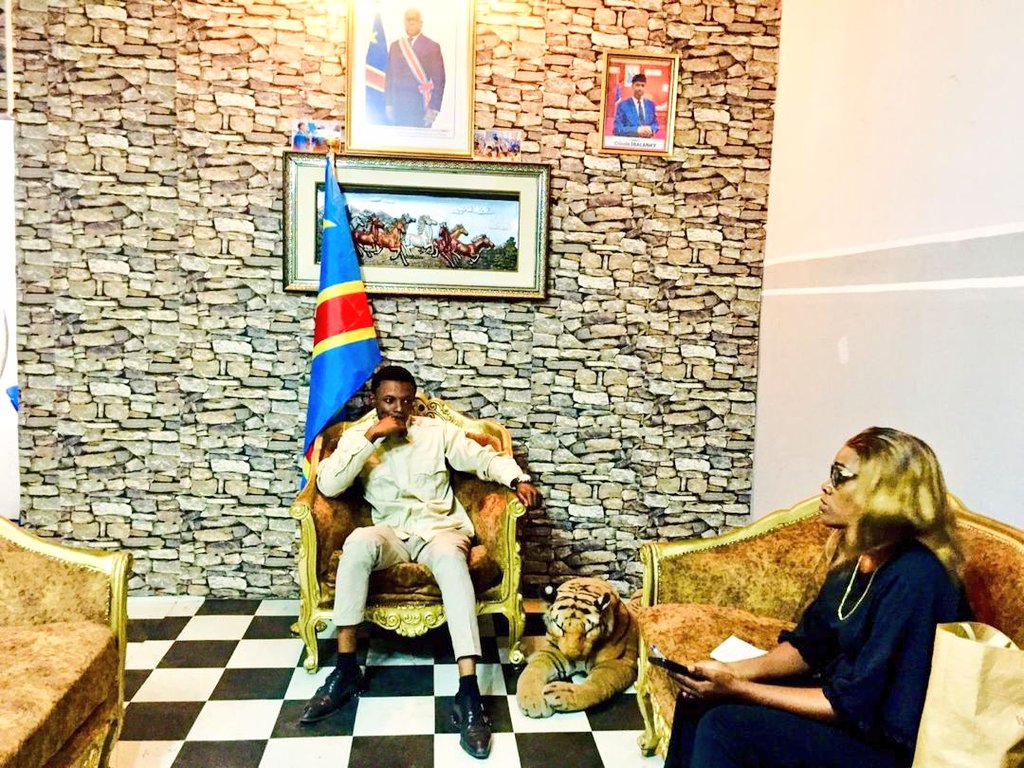 BitufuilaJ's tweet image. Plaisir d&apos;échanger avec vous au salon @cibalanky Mdm Blessing et Minouche, journalistes sur la chaîne #ElectionNet/YouTube
@cibalanky : « Rien et ni personne ne nous fera reculer ou baisser les yeux.»