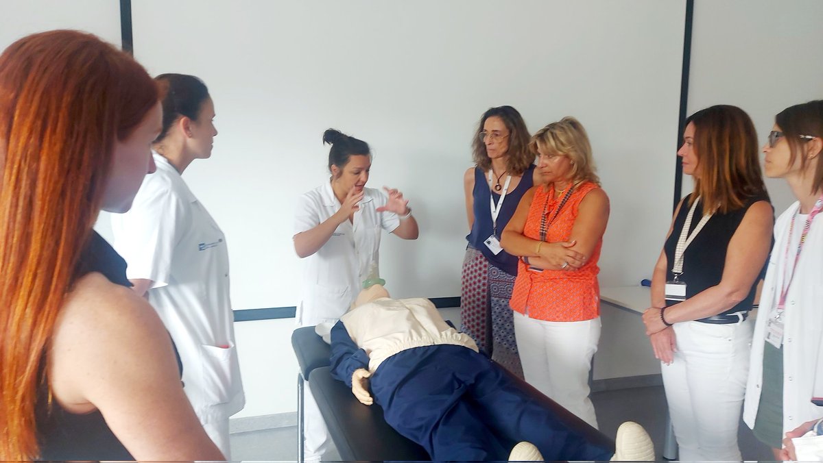 muntsamadrid's tweet photo. Cursos al @CSdMaresme #HospitaldeMataró, de #RCP Bàsica+DESA dirigida a #Infermeres i #Metges #Residents i a #Administratius
Bona feina!💪
#formació https://t.co/SHoZOFubDw