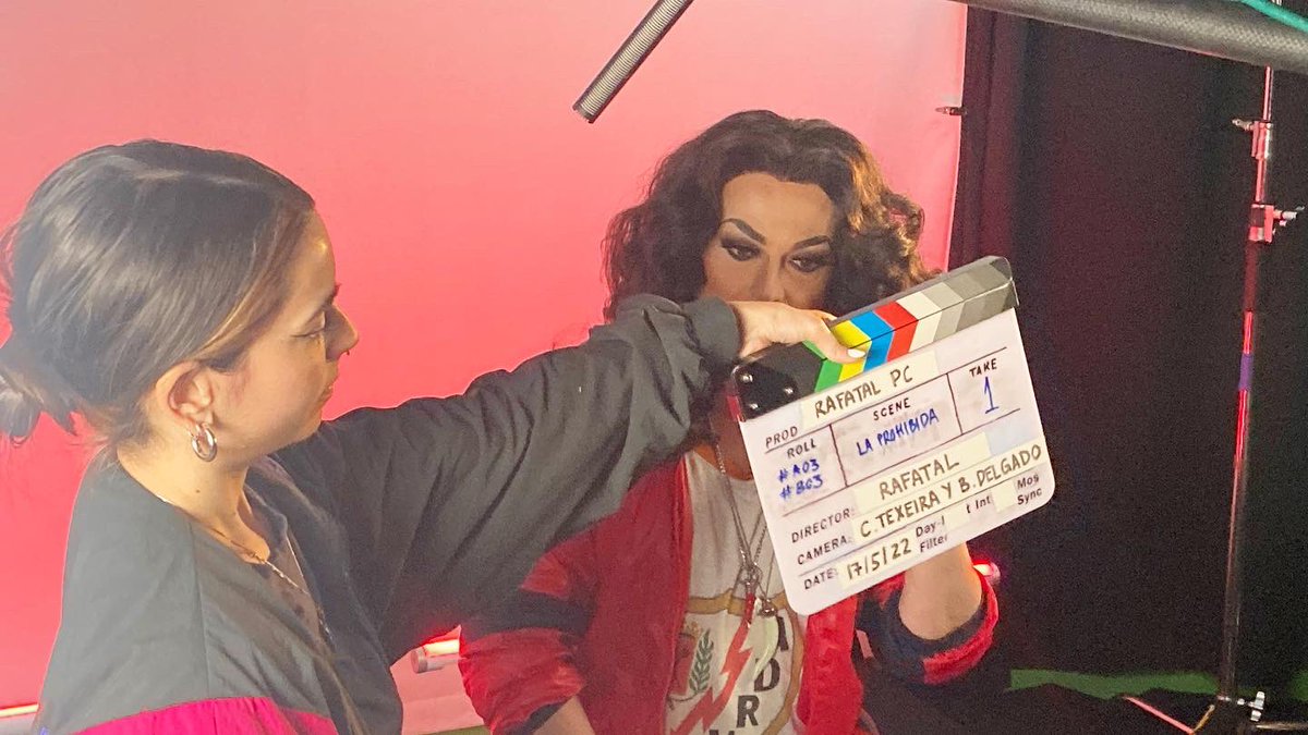 Rafatal_Robles's tweet photo. ¡Feliz Cumpleaños @la_prohibida !!!
😘💨🎂❤️
Gracias por formar parte de nuestra película #TransUniversal y por acompañarme a lo largo de mi carrera! Te adoro Musa!
#TransUniversalLaPelícula
#Travestis 
#Drag
#Libertad
#DerechosTrans
#DerechosHumanos
🎬🏳️‍⚧️❤️
#GeminiPower ❤️ https://t.co/LHjMXmX3ek