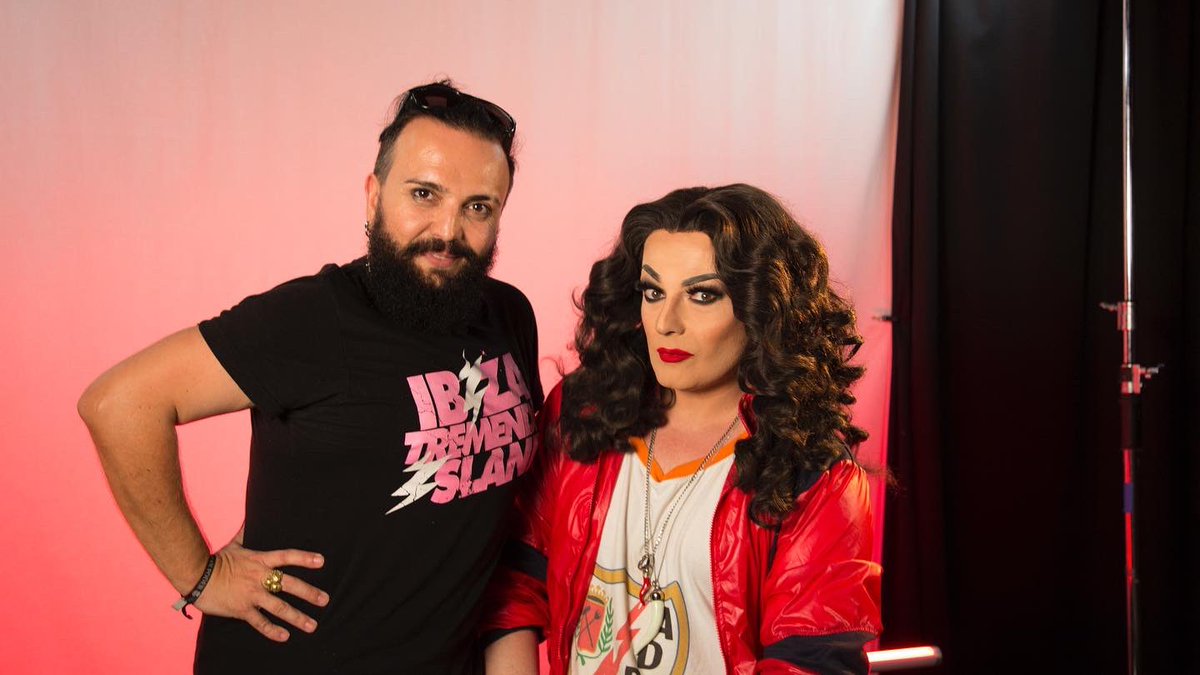 Rafatal_Robles's tweet photo. ¡Feliz Cumpleaños @la_prohibida !!!
😘💨🎂❤️
Gracias por formar parte de nuestra película #TransUniversal y por acompañarme a lo largo de mi carrera! Te adoro Musa!
#TransUniversalLaPelícula
#Travestis 
#Drag
#Libertad
#DerechosTrans
#DerechosHumanos
🎬🏳️‍⚧️❤️
#GeminiPower ❤️ https://t.co/LHjMXmX3ek