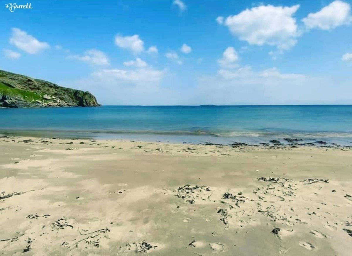 I took these last year on a road trip to Donegal, the first one was taken near the Assaranca Waterfall and the second was at Trá Bán Beach near Muckross Bay. Roadtrips are my fave 😍 💓 
#SummerSolstice #beachplease #Photography #Donegal #NatureAtItsBest #PeaceandQuiet