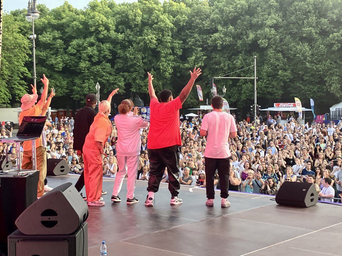 Die <a href="/FETEberlin/">Fête de la Musique</a> ist eröffnet! Eröffnung eben am Brandenburger Tor gemeinsam mit <a href="/SpecialOlympics/">Special Olympics</a>. Sport und Musik leben von und durch Gemeinschaft. Auf geht’s, Berlin!