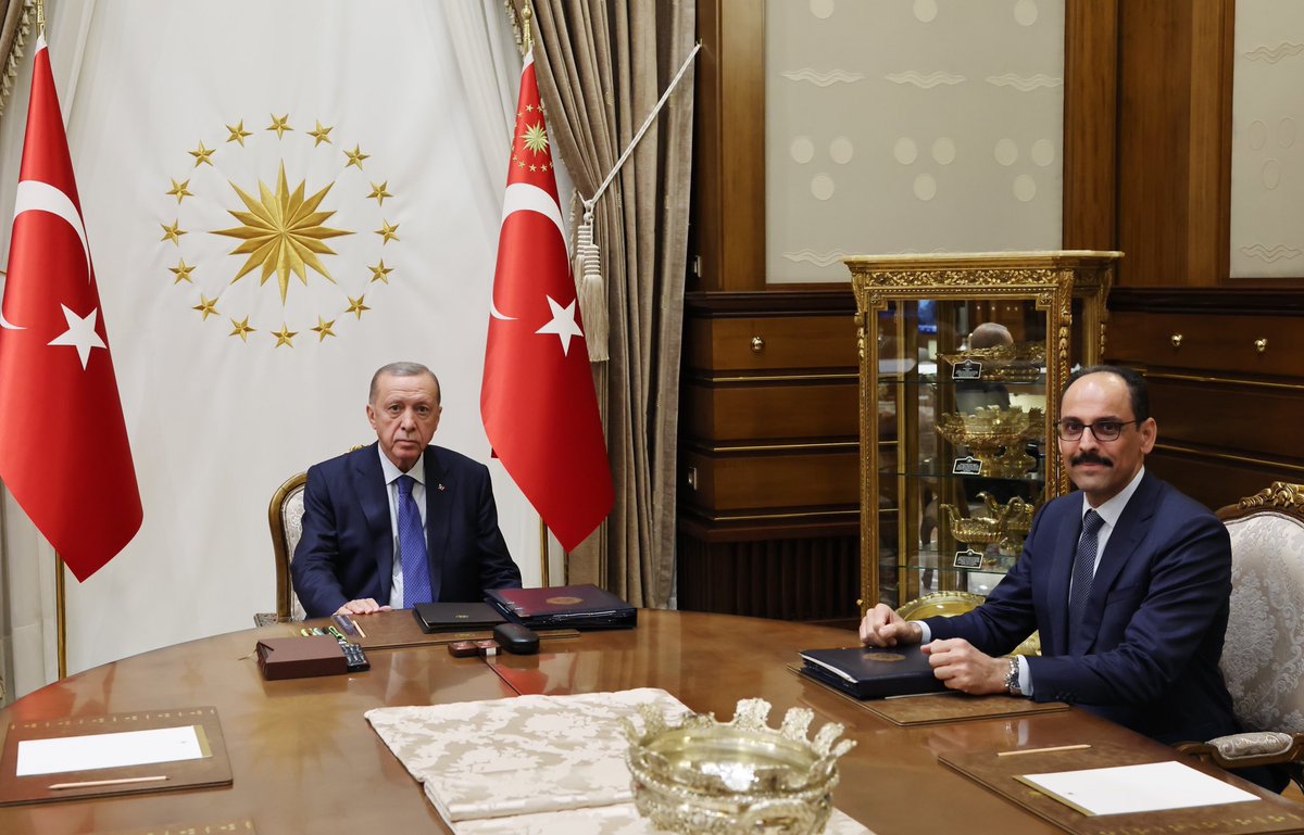 Cumhurbaşkanı Erdoğan, Millî İstihbarat Teşkilâtı Başkanı İbrahim Kalın'ı Cumhurbaşkanlığı Külliyesinde kabul etti.