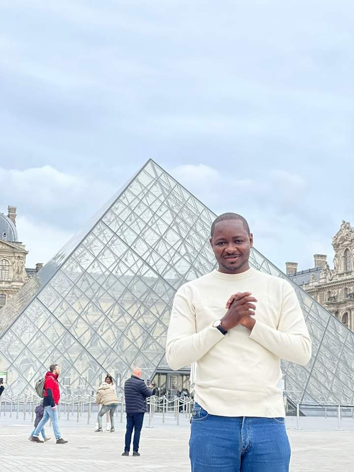 cedrictshikuma's tweet photo. Vous avez été nombreux à me souhaiter le bonheur pour mon anniversaire,je vous en remercie et vous en souhaite le même. Puisse Dieu exauce nos prières.

Le sacrifice est un fait sacré. Cependant,le plaisir est un fait diabolique.Rendez-vous au sommet de la pyramide.#Tuasakidila https://t.co/JXYIbM6E3a