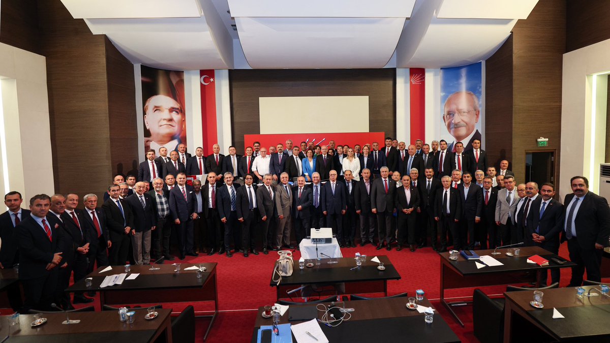 yenipartizmiril's tweet photo. İl başkanımız Şenol Aslanoğlu: “Bugün Genel Başkanımızla birlikte İllerimize dair oluşturduğumuz raporları değerlendirdiğimiz verimli, kapsamlı ve oldukça uzun bir toplantı gerçekleştirdik. Ortak basın bildirimizi yarın kamuoyuyla paylaşacağız.” https://t.co/A6QHwbtFeN