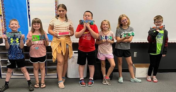 RiverdaleSDWI's tweet photo. Check out the beautiful creations from the Duct Tape and Beading classes! ✨🙌

Students have made wallets, locker organizers, and even handy coin pouches. They have also been busy crafting spiral sun-catchers, spiral rings, and turtle and dragonfly keychains.

#RDMaroonNation https://t.co/9gT5DjRWP0