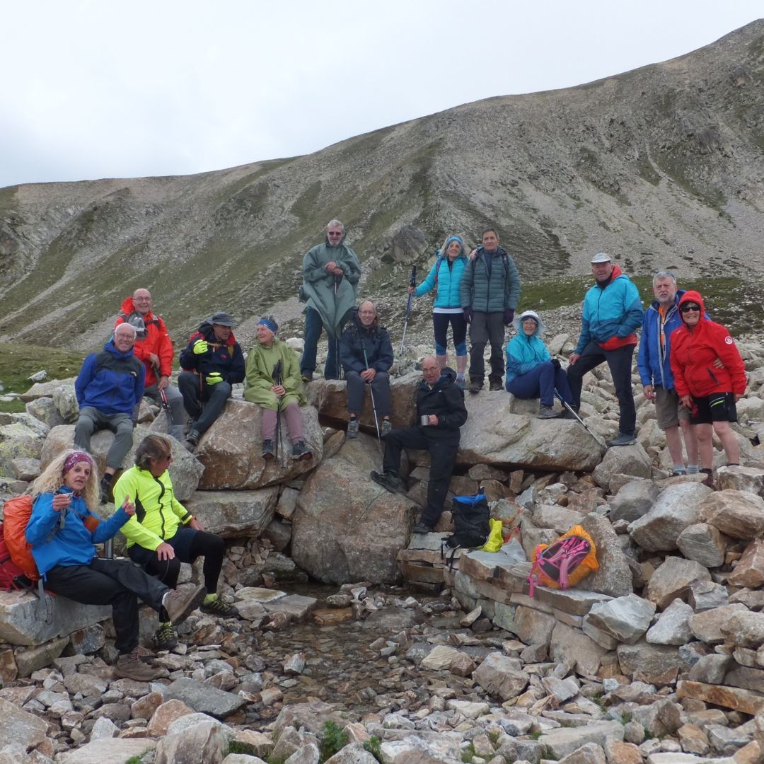 GECA_84's tweet image. Per celebrar el dia de Sant Bernat Menthon, patró dels excursionistes i dels alpinistes, la secció Muntanya es va enfilar al Gra de Fajol acabant amb un bon dinar! 👣💪

#santbernatmenthon #excursionisme #gradefjol #valldenbas