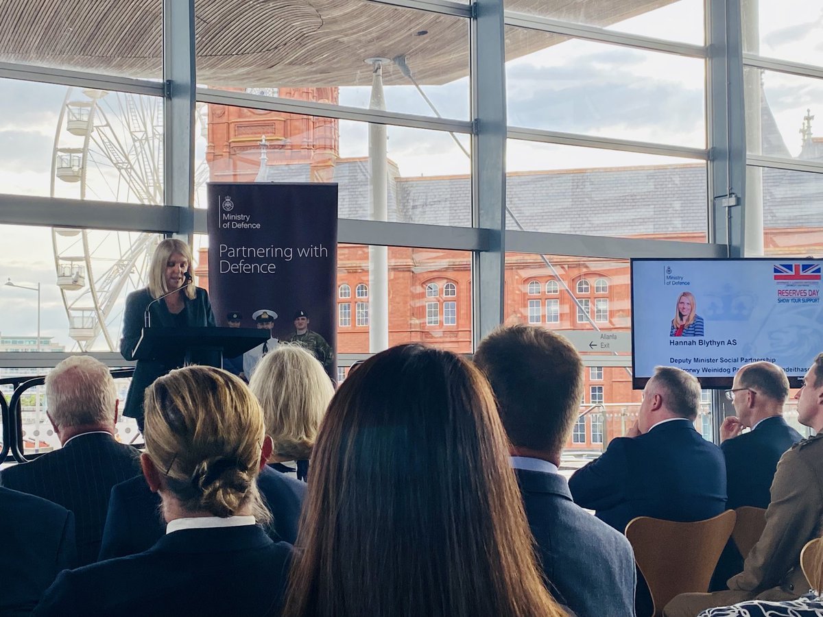 Delighted to represent ⁦<a href="/CAVC/">Cardiff and Vale College | Coleg Caerdydd a’r Fro</a>⁩ at the Senedd to recognise the role that Reservists play in our Defence structure and to advocate the benefits to employers of employing Reservists. Congratulations to the organisations achieving their Bronze ERS Awards tonight. #RFCAforWales