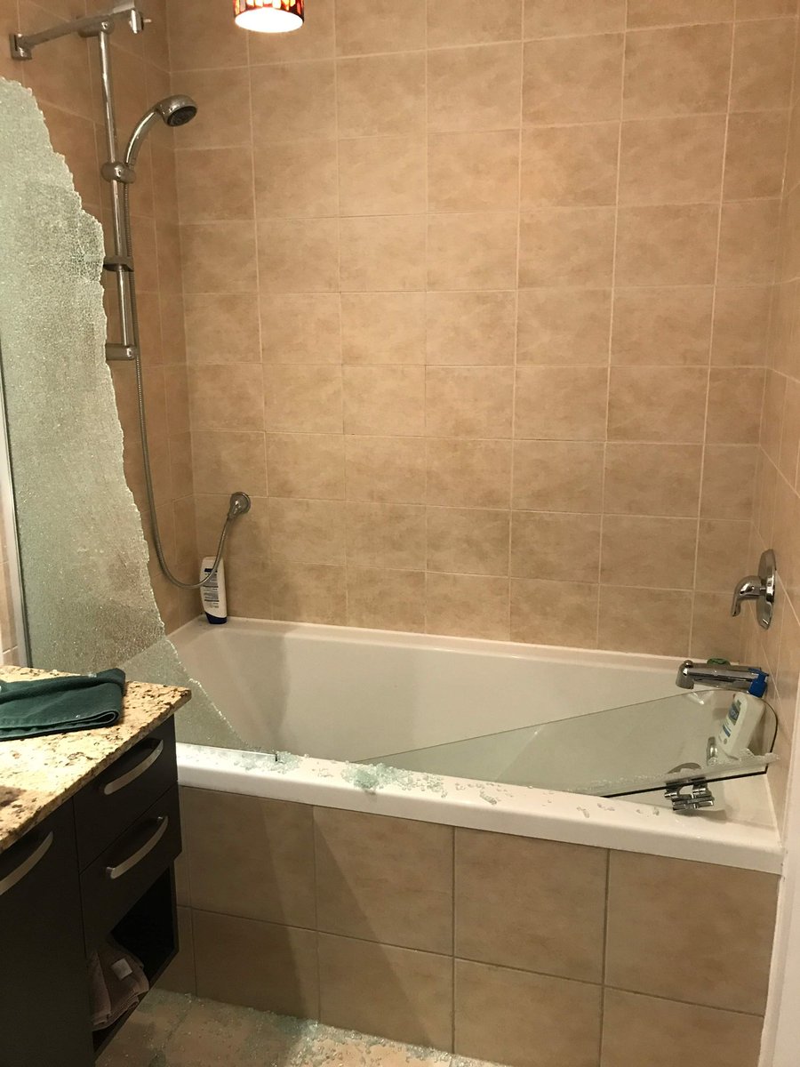 ldeshaies's tweet photo. @LindaBoyer155 @celinepinson Ma vitre de douche a explosé à 15h un l’après-midi. Bruit d’enfer et heureusement, personne dans la salle de bain! https://t.co/yY9Mb1vUm4