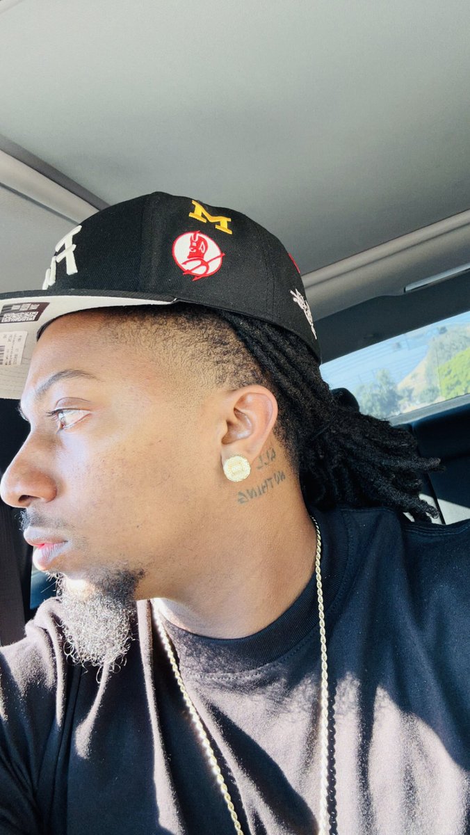 Vaante's tweet photo. It’s a Young Nigga 🌎 Young Nigga Way https://t.co/XEAyzjX76m