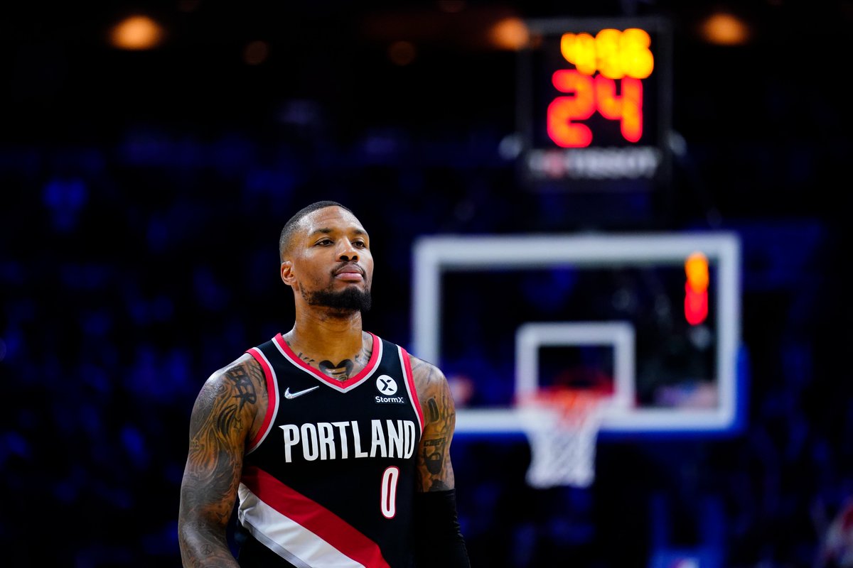 FanDuel's tweet image. Should the Trail Blazers trade Damian Lillard? 

❤️ for YES
🔁 for NO