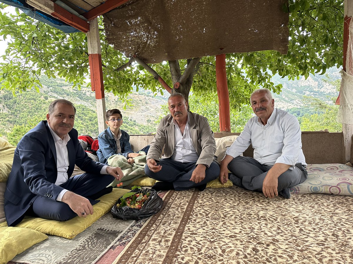 fsevgili's tweet photo. 📍Bimbat | Cevizlik
Şirvan’ın Cevizlik köyünü ziyaret ettik.
Dostlarımıza ağırlamalarından dolayı teşekkür ediyoruz.
#Siirt #Şirvan #Kufra #Bimbat #Cevizlik https://t.co/72Uyh5EuCP