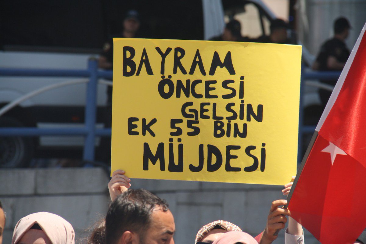 Bayram öncesi binlerce öğretmenimiz müjdeli haberi, hak ettikleri atamayı bekliyor.
Ülkemizin geleceği çocuklarımızı emanet ettiğimiz öğretmenlerimize verilen 2022 KPSS puanı ile ek atama sözü ne zaman yerine getirilecek? 
@RTErdogan
@Yusuf__Tekin
@tcmeb 

#EkAtama2022ninHakki