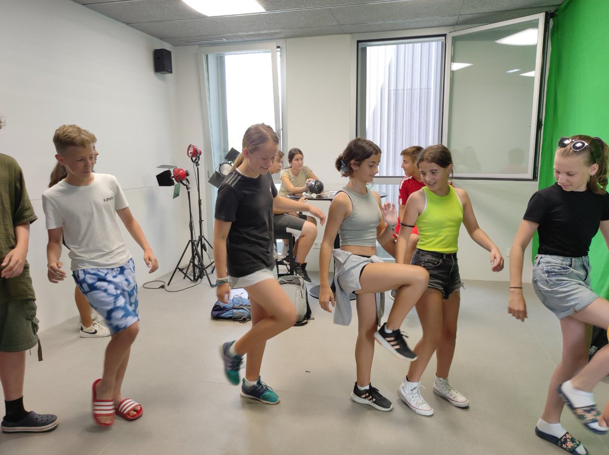 OSsencur's tweet image. Popoldne smo oblikovali okraske iz lokalnega kamna alabastra. Bili smo pravi umetniki.
#ErasmusPlus #Cmepius #OsSencur #CeipOdondeBuen