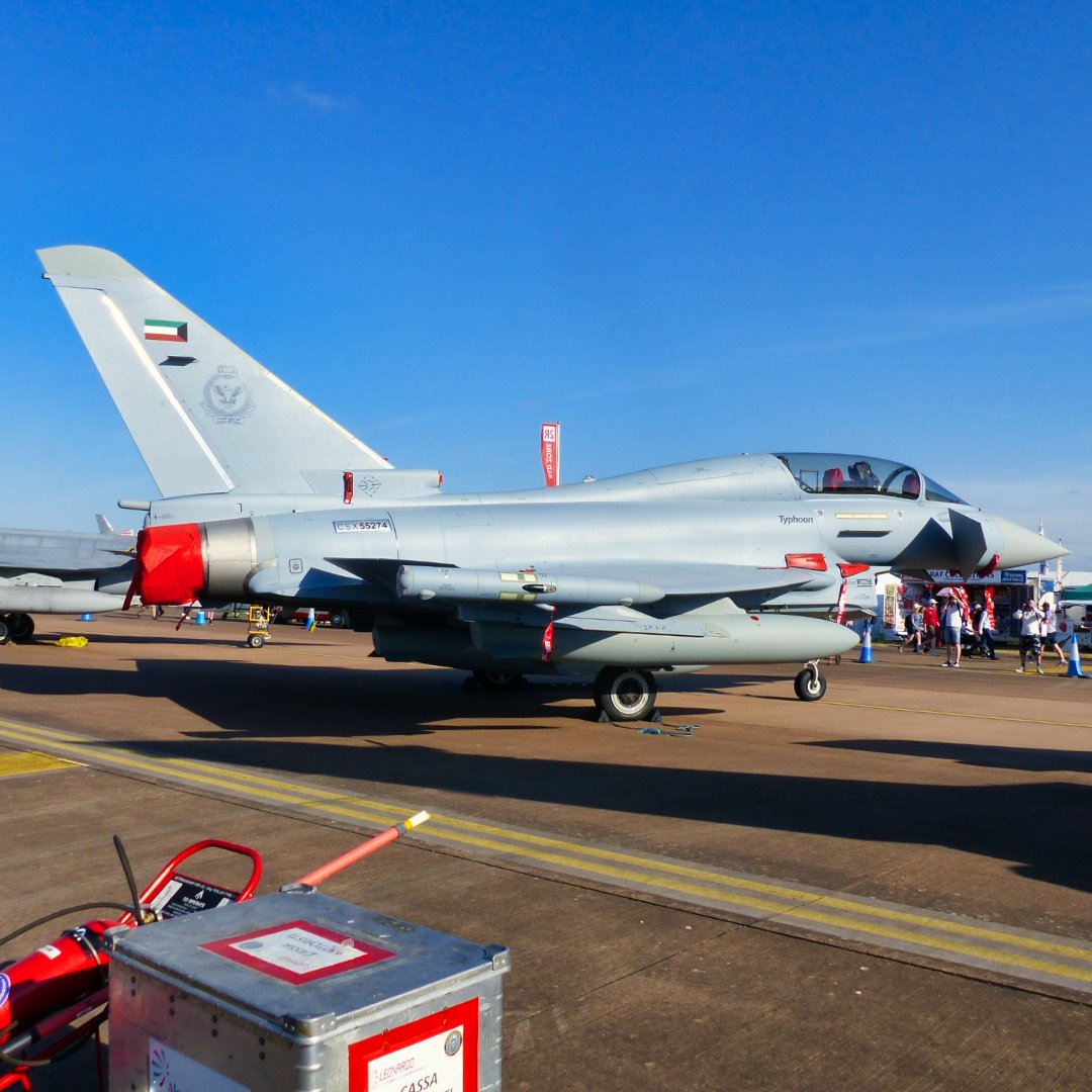 Michaelflying28's tweet photo. Kuwait Air Force Operational Conversion Unit Eurofighter Typhoon EF2000(T) CSX55274 on static display at RIAT 22.
#riat #raffairford #airtattoo #fairfordairshow #myriat #riat22 #kuwaitairforce #baesystems #typhoon #eurofightertyphoon #typhooneurofighter #eurofighter #ef2000 https://t.co/N9WGKS7qaD