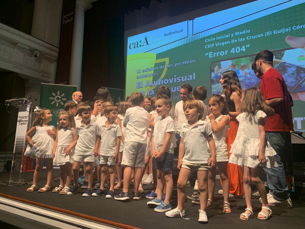 CeipElGuijo's tweet photo. Hoy ha sido un día lleno de emociones. Hemos recogido nuestro premio "El Audiovisual en la Escuela" en el Teatro de la Fundación @Cajasol organizados por @CAudiovisualAnd. Gracias. ♥️ https://t.co/An4OZaePBH
