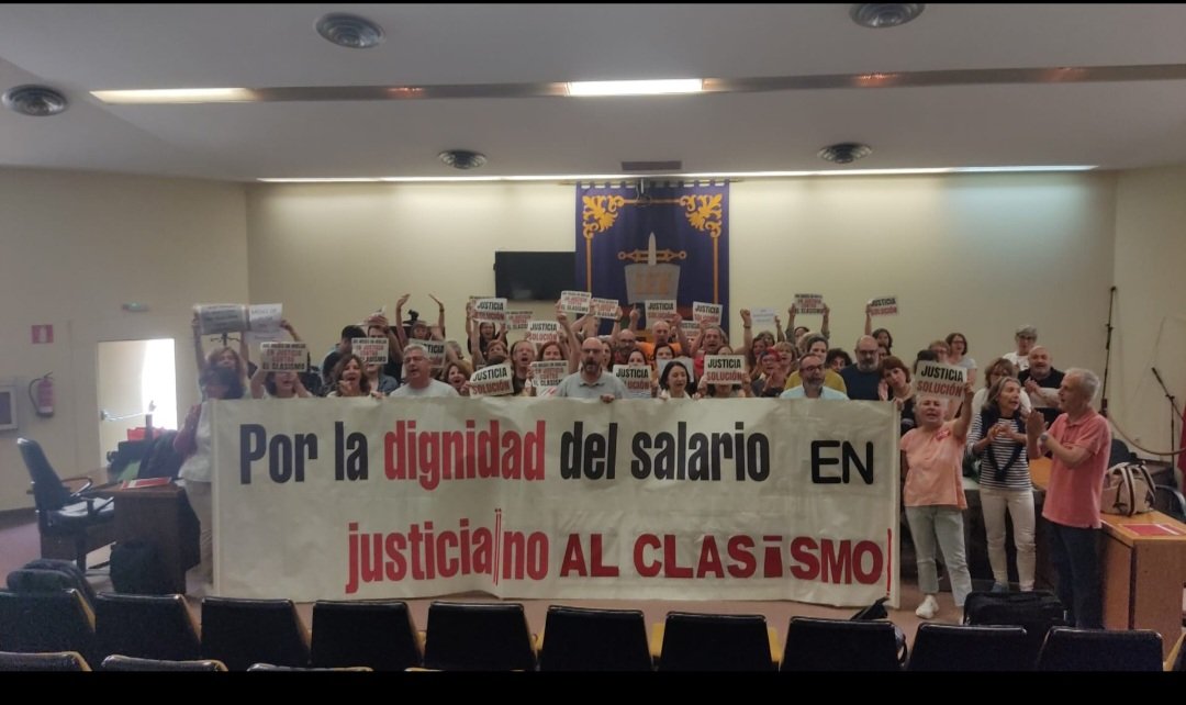 ¡Ole por esos compañeros de Madrid! ✊🏻✊🏻💪🏻💪🏻
#EncierroJusticia
#HuelgaJusticia
#Huelgajusticia65dias #huelgafuncionariosjusticia #huelgacuerposgenerales