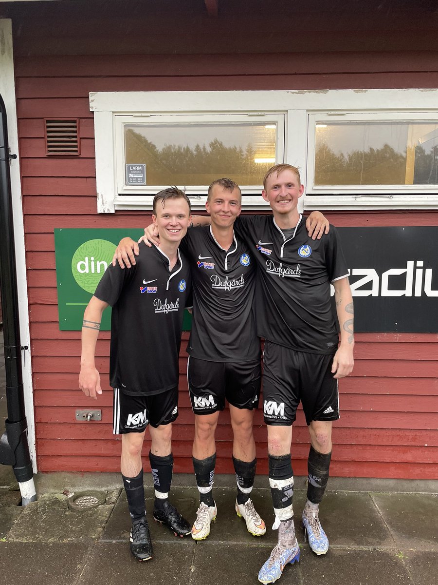 SEGER!!

Matchen mot Mellby slutar med seger 4-1. Riktigt bra krig hela matchen samtidigt som regnet vräkte ner🔵⚪️⚽️

Målskyttar: Amadeus x2, Jesper &amp; Ludde