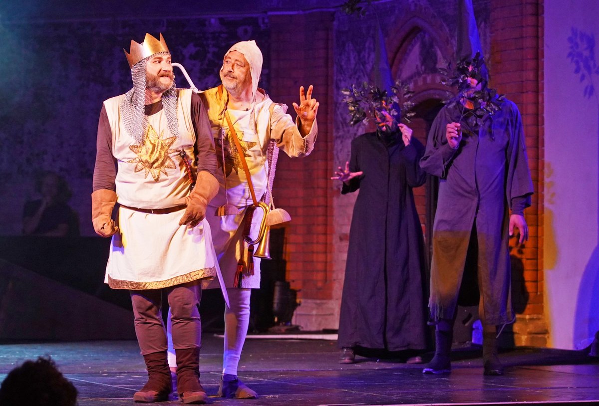 Oh yes, Sir! Ab morgen wird es very british unterm Glasdach, mit zwei Aufführungen von »Monty Pythons Spamalot« am Do (22.6.) und – für den perfekten Start ins #Wochenende – Fr (23.6.) jeweils 20 Uhr. Es gibt noch Tickets: pauliruine.de/spamalot/
#Dresden #Bühne #Romantik #Pest