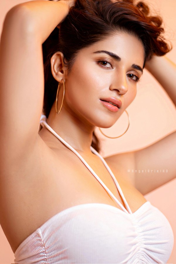 FzKy4tLWYAELgLy?format=jpg&name=900x900