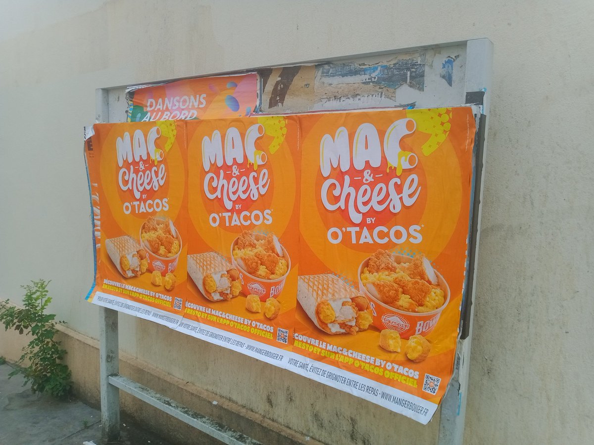 À #Nantes, les panneaux d'affichage publics pour les associations, déjà toujours envahis de pub de concerts sont maintenant pourris par des pubs de fringues #Olow et de bouffe #Otacos_France totalement illégales.

Svp la mairie mettez un taquet aux colleurs pro pour les calmer.