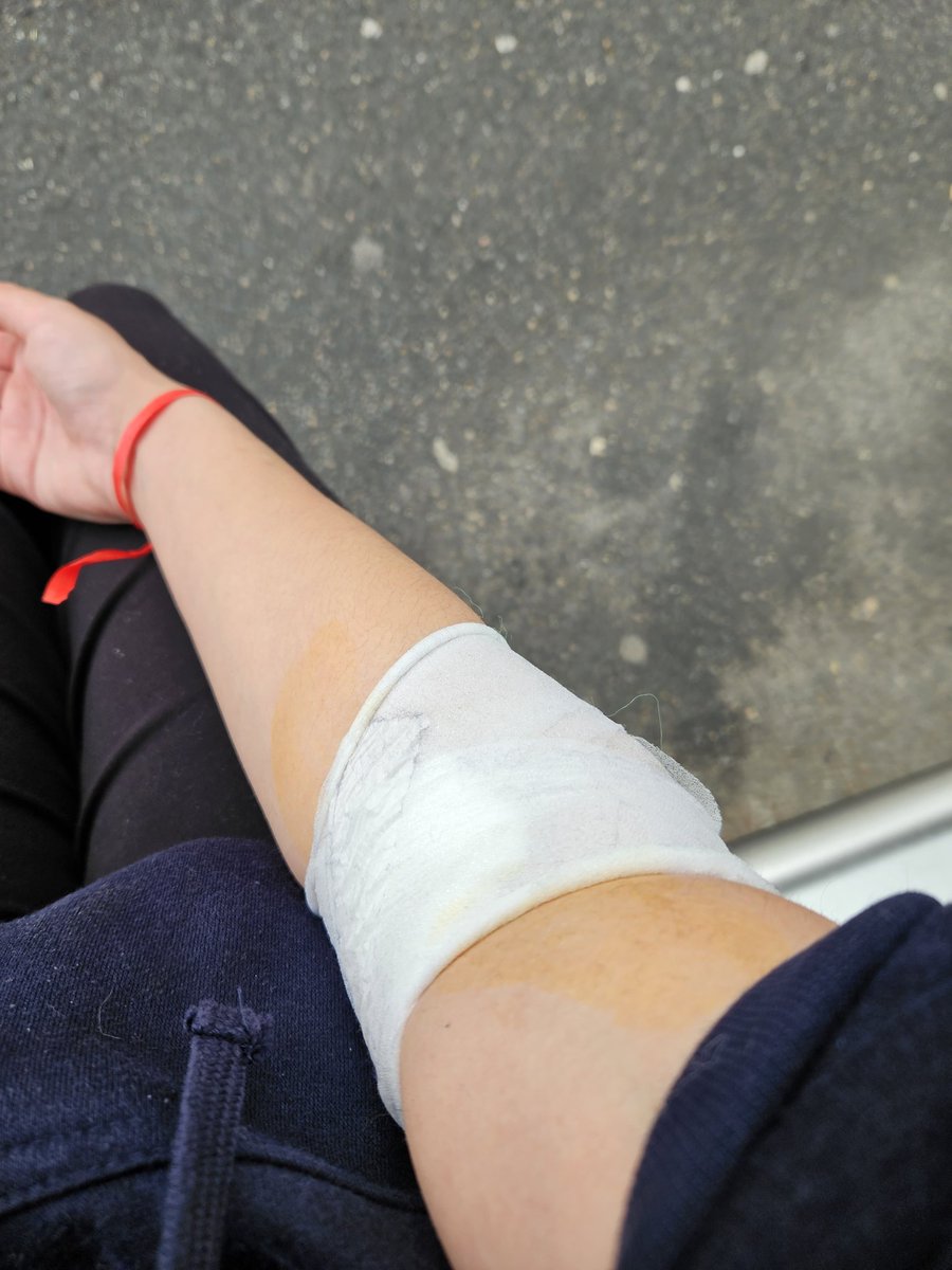 Est-ce que tu as plus de 18 ans❓️
Est-ce que tu pèses plus de 5️⃣0️⃣ kilos ❓️

Alors tu peux sûrement donner ton #sang 🩸

Chaque année 1️⃣ millions de personnes sont soignés grâce aux #dons 

Chaque jour 1️⃣0️⃣0️⃣ 0️⃣0️⃣0️⃣ dons de sang sont nécessaires 

Alors pourquoi pas toi❓️