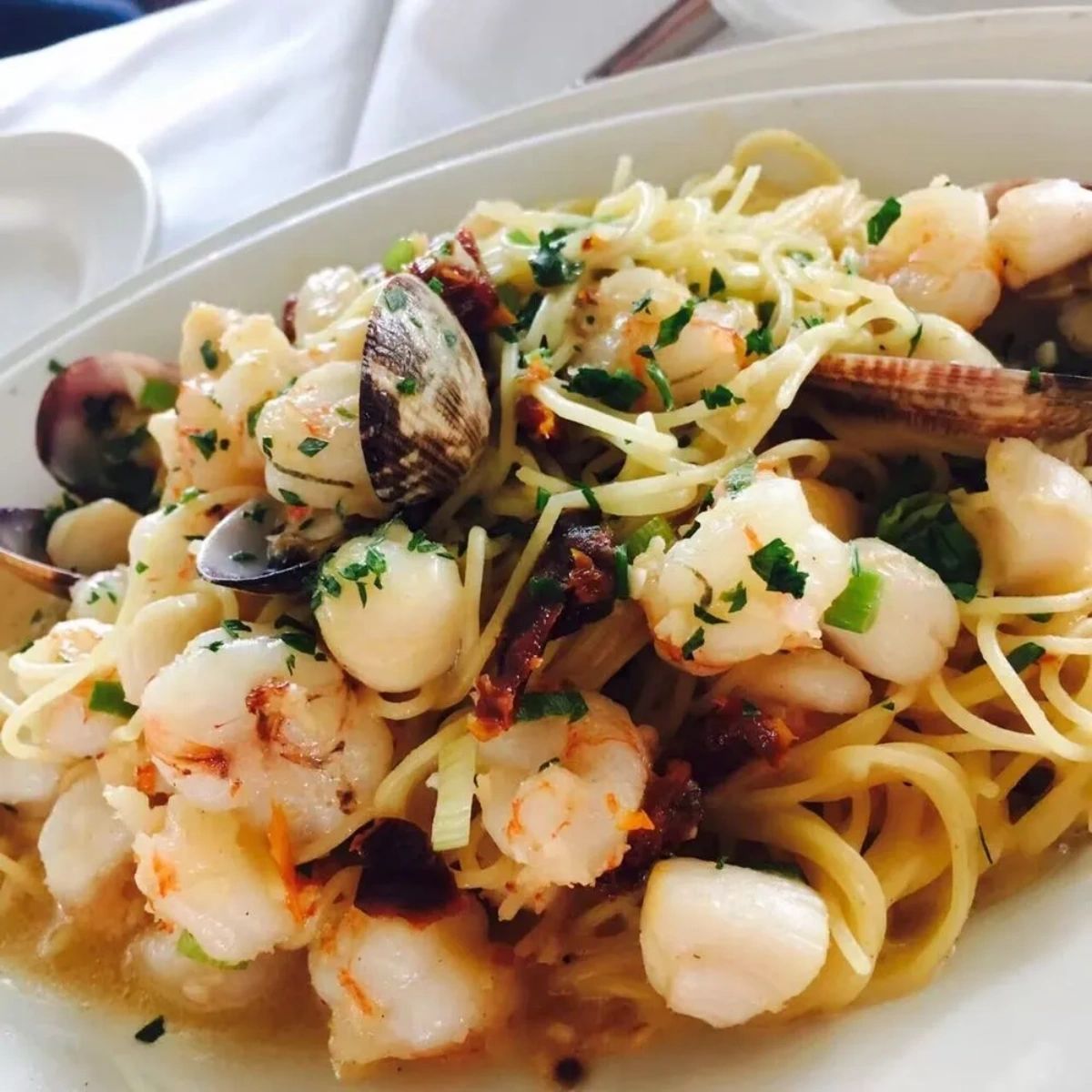 TheSpinnakerSF's tweet photo. We offer fresh seafood, pasta, steak, chicken, vegetarian options, and more! What's your go-to dish when dining with us? Let us know in the comments below! https://t.co/8GqfN2X8PP