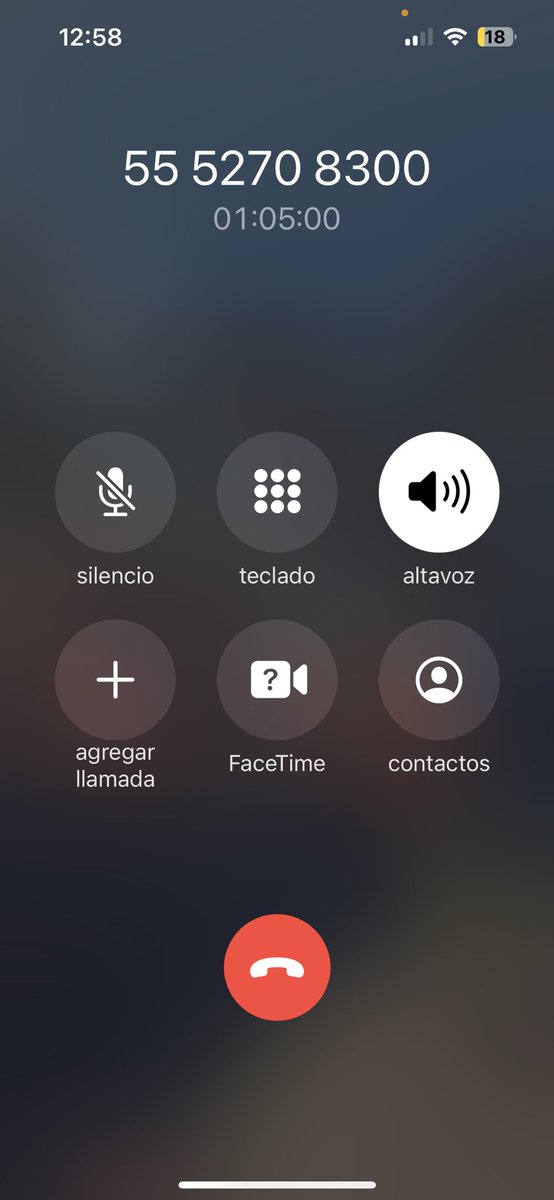 Naysoccer's tweet photo. Llevo más de una hora esperando que alguien me conteste en @estafeta por un envío que no entregaron en tiempo y necesito que lo regresen al remitente. 
En las oficinas me dicen que tiene que ser por teléfono. Qué hago? https://t.co/S8jz5N9Kmd