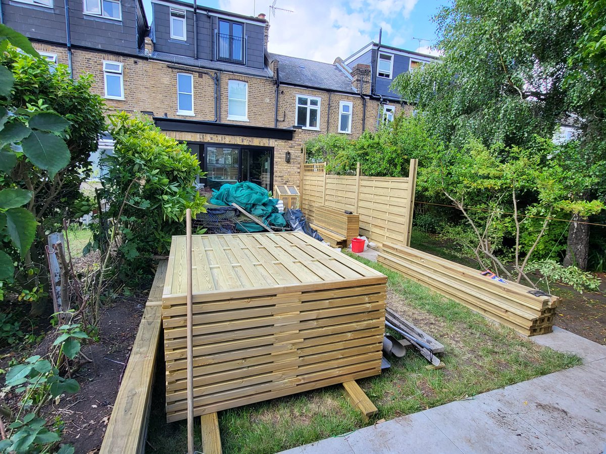 oilcanfinish's tweet photo. Our next @Jacksonsfencing Hit and Miss Panels with Trellis going on in #Wimbledon #SW19 #fenceinstaller #jacksonsfencingapprovedinstaller https://t.co/LSm5v3pzzq