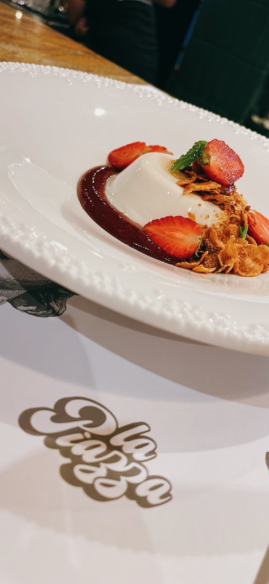 Piazza_Bar's tweet photo. @Mafersalaazar Y si …. 

Panna cotta🤍 - Tiramisu🤍 https://t.co/pEP9BlQfBr