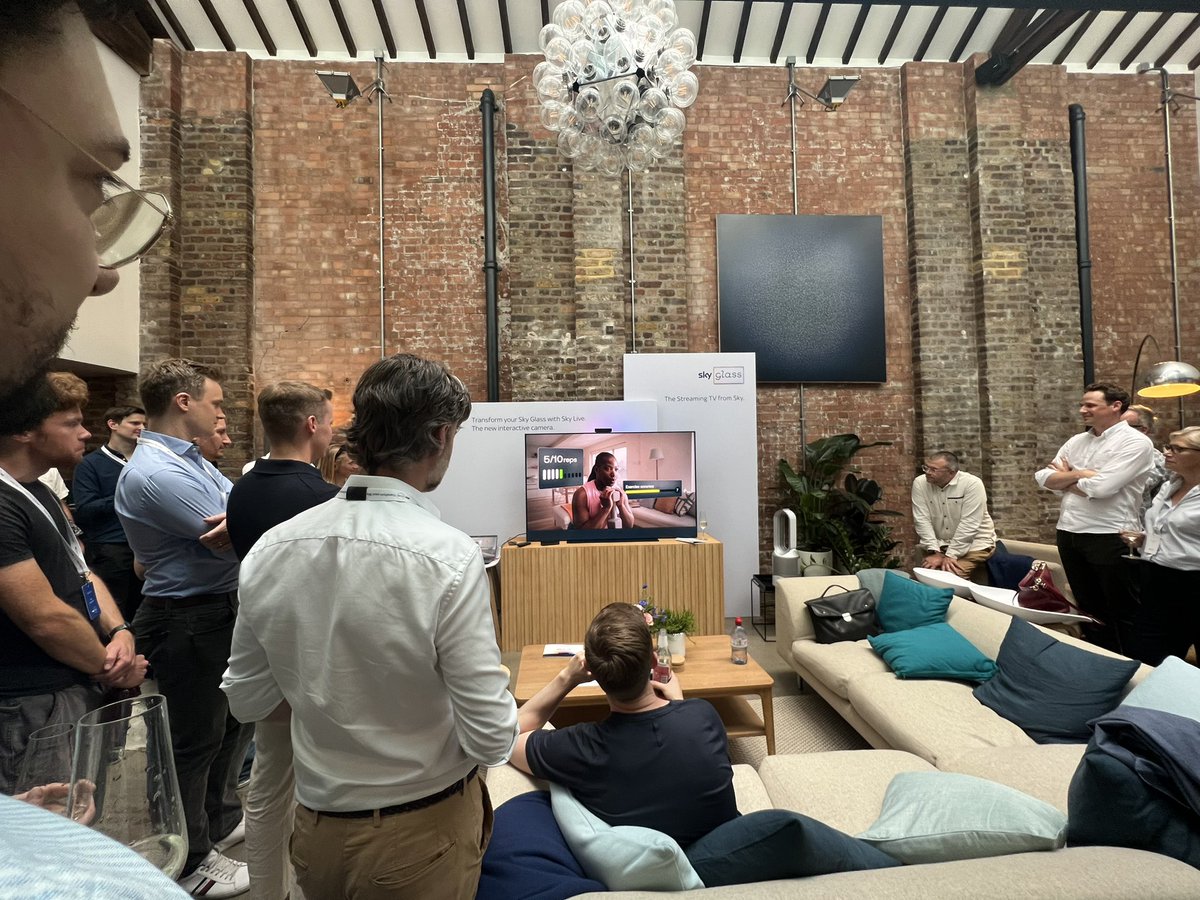 philstuart's tweet image. Joining @Sky team tonight for the launch of something HUGE tomorrow! Details to follow in the next few days. Congrats to Sky and all the amazing partners. #futureofthelivingroom