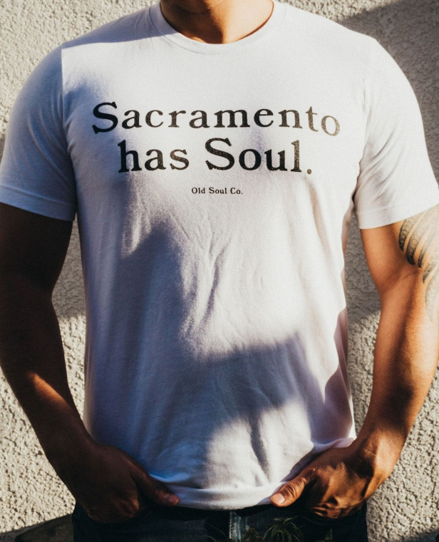 HandleDistrict's tweet photo. We ❤️❤️ this shirt from Old Soul. #HandleDistrict #MidtownSacramento #SacramentoProud
.
📷 via @oldsoulco https://t.co/4Jbg6luE6O