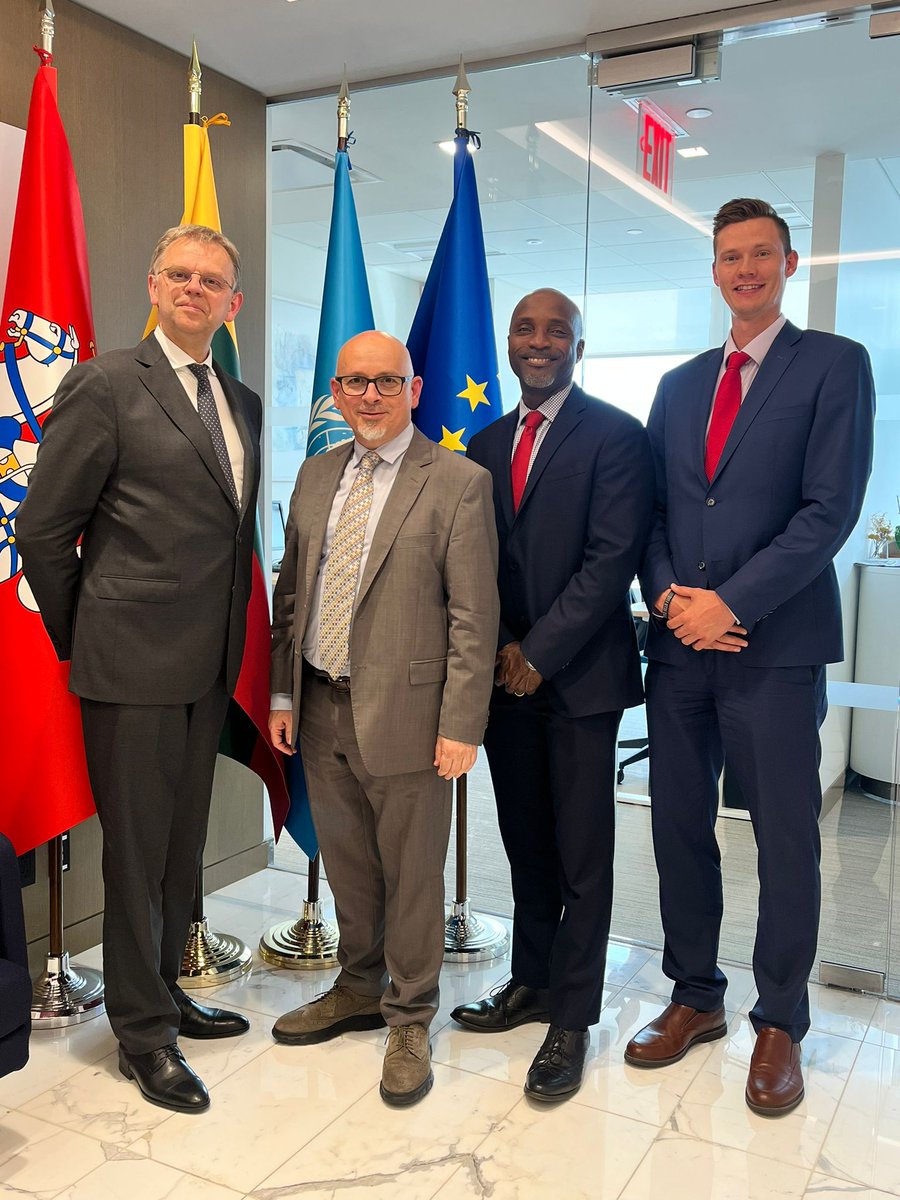 Ahead of #CARICOM's 45th Conference, 🇱🇹PR @rytispaulauska met with @CTUSecGen R.Taylor& @jovankurbalija from @DiplomacyEdu.

Valuable discussion on digital tech development, global cooperation for digital connectivity&aligning #SDGs  with digitalization.

#GlobalDigitalCompact