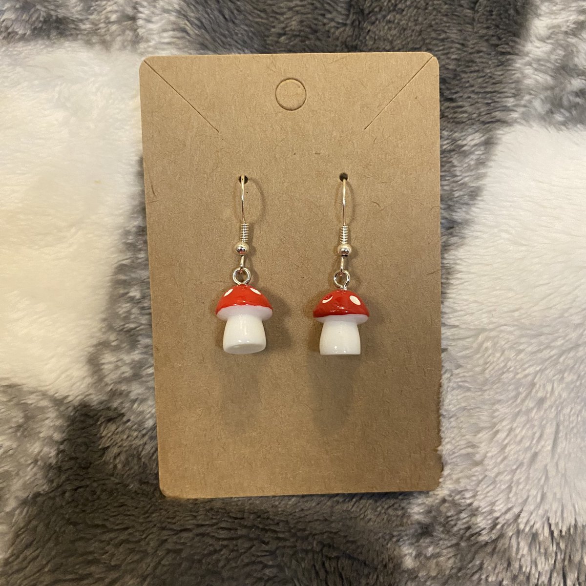 Red Mushroom Dangle Earrings 

etsy.com/shop/ALDesigns…

#etsyshop #etsyseller #etsyhandmade #etsy #handmade #handmadejewelry #handmadeearrings #earrings #handmadeearringsforsale #earringstyle #etsygifts #etsysellersofinstagram #jewelry #jewelrydesign