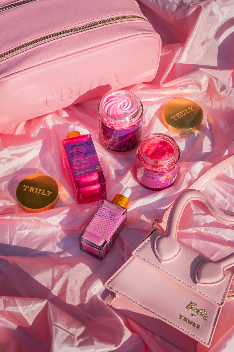 BARBIE GIVEAWAY TIME! 🩷❣️
Want to win our Barbie Dream Bundle?! 

HOW TO ENTER⤵️: 
- Follow us!  
- RETWEET + LIKE this post 
- Reply + TAG a friend  

Good luck everyone!🍓✨