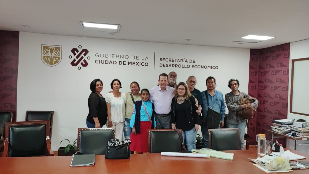 Por la tarde, nuestro Secretario <a href="/FadlalaAkabani/">Fadlala Akabani</a>, sostuvo una reunión con comerciantes  del Mercado Público #414 Artesanal Mexicano de Coyoacán, trabajamos de forma conjunta  para resolver y mejorar las problemáticas de los centros de abasto de la ciudad