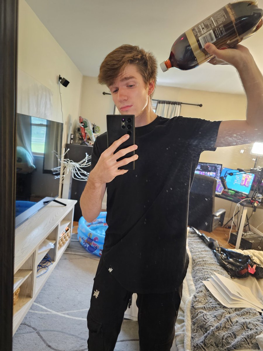 Oxalate (@oxalate_gaming) on Twitter photo Presentinggg the s23 ultra from <a href="/SamsungMobileUS/">Samsung Mobile US</a>. Fully equipped with the snapdragon 8 2nd gen processor and beautiful graphics, this thing is the BEST mobile gaming experience out there.(Rootbeer pour on head on stream😹). Twitch.tv/oxalate
#withGalaxy #galaxys23ultra Presentinggg the s23 ultra from <a href="/SamsungMobileUS/">Samsung Mobile US</a>. Fully equipped with the snapdragon 8 2nd gen processor and beautiful graphics, this thing is the BEST mobile gaming experience out there.(Rootbeer pour on head on stream😹). Twitch.tv/oxalate
#withGalaxy #galaxys23ultra