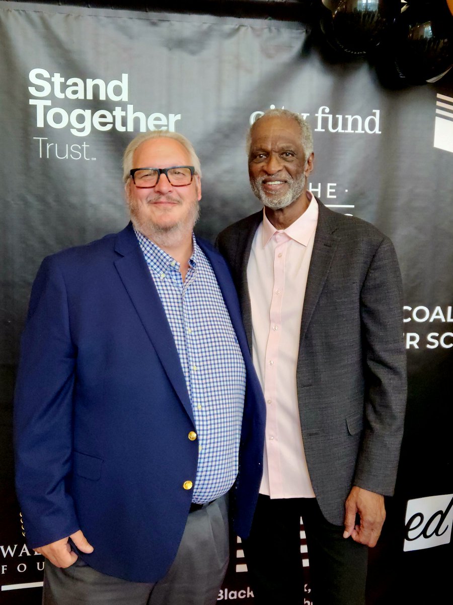 A great night with @FreedmCoalition celebrating the oracle @HowardLFuller. Amazing man & leader dedicated to the struggle for liberty and justice. @Dyrnwyn @DrStevePerry @matthewladner @shavarjeffries @LoriArmistead @JeanneAllen @Ninacharters @davidphardy