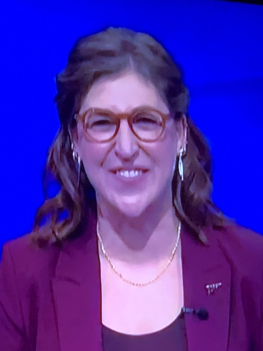 ThorntonDerekC's tweet image. Dear @missmayim, my wife loved your earrings on tonight’s @Jeopardy episode. However, in an effort to get a better look at them, we may not have paused at your most flattering face. Please enjoy 😉 #AllinGoodFun
