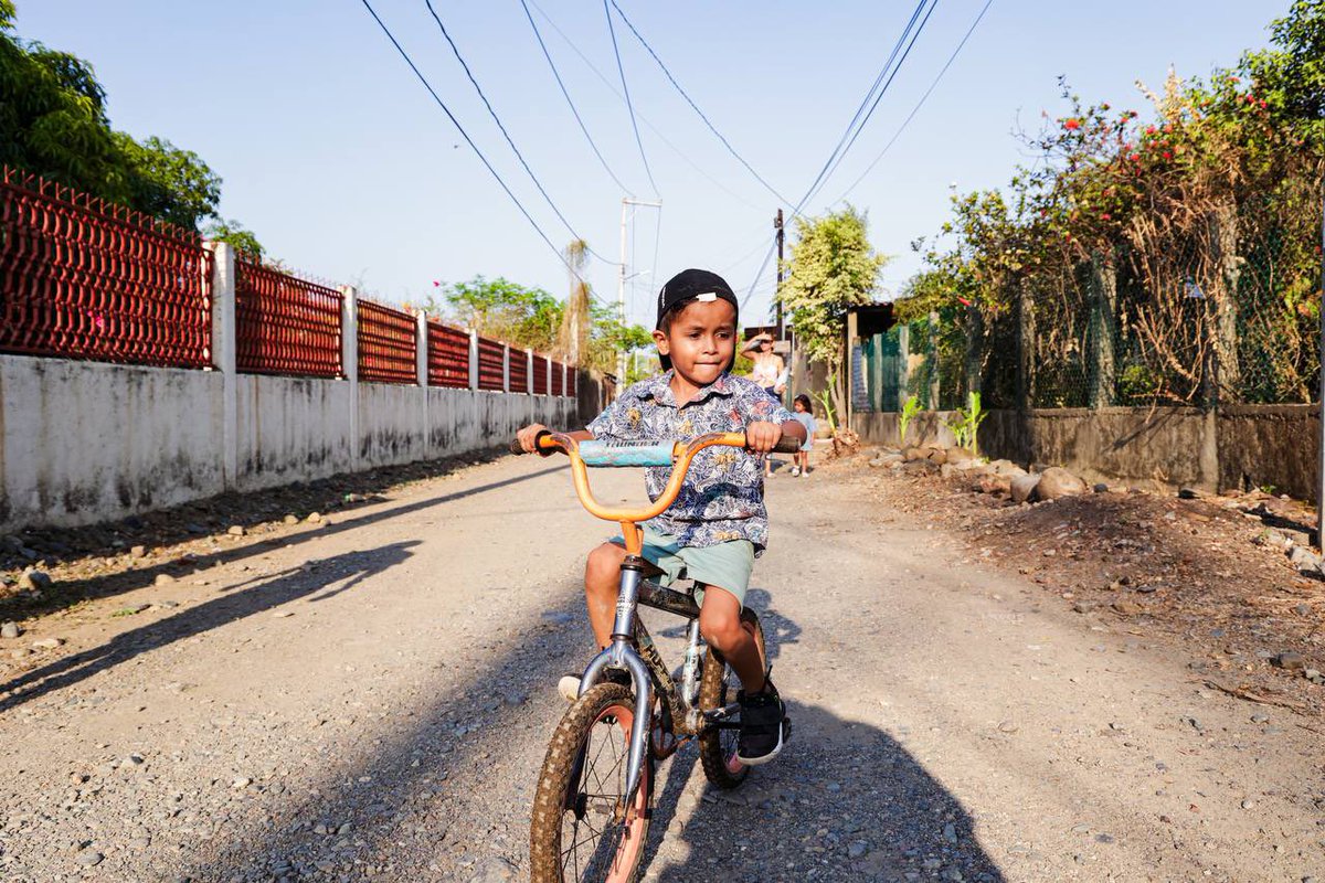 Danilo pronto tendrá una mejor calle. Trabajaremos  en equipo con los vecinos de la colonia Arboleda San José Ixtapa. ¡Ese es mi compromiso!

#PavimentaciónCalleCaoba #ManoConMano
