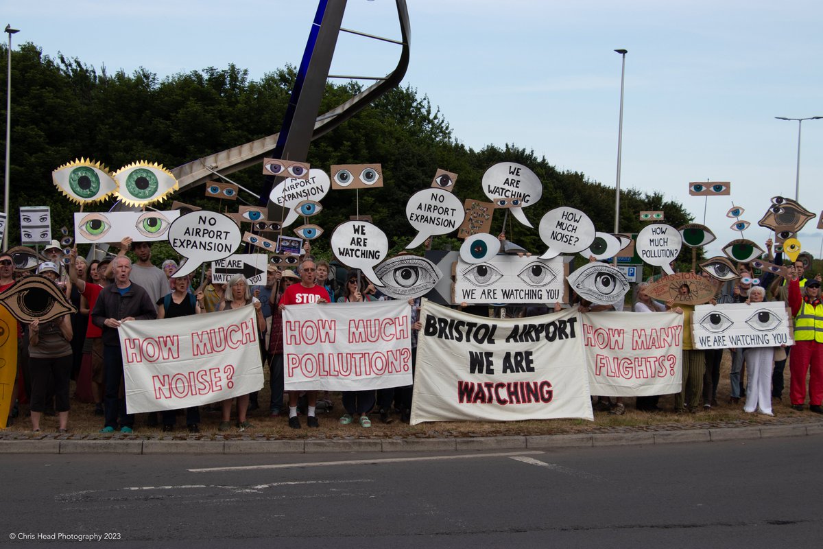 Big thanks to all those who came out to the Bristol Airport roundabout to send a clear message that we are watching the airport to ensure it doesn't flout its planning conditions.  We are also being vigilant - ready to oppose any further planning application
#EyesOnBristolAirport