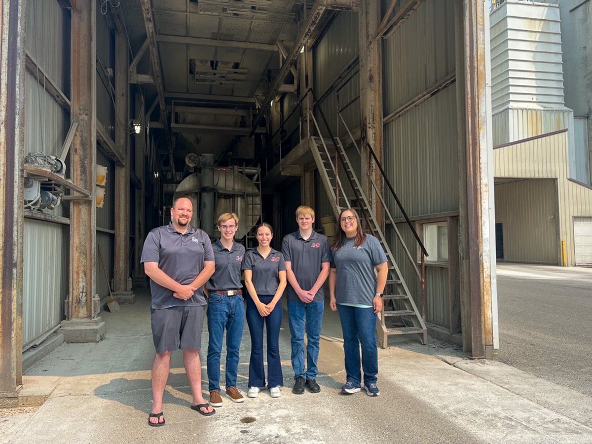 EasyAutoInc's tweet photo. Alli, Tallin, Aaron, and Eden visited Protein Sources last week to see a feed mill in action. Before returning to Welcome, the group made a stop at The Amboy Cottage Café for lunch. This little gem had homemade, fresh food and pie which was amazing! https://t.co/DrEmFaL7k6