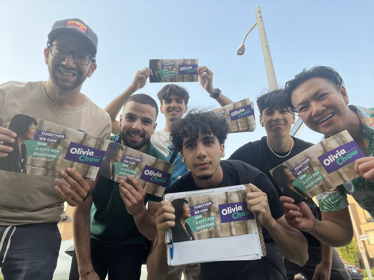 5 days to go!! We’re out here in #Downsview Park, strong support for @TeamOliviaChow as the neighbourhood enjoys time outside in the evening sunshine ☀️ ! #topoli #SummerSolstice2023
@oliviachow for #TorontoMayor !