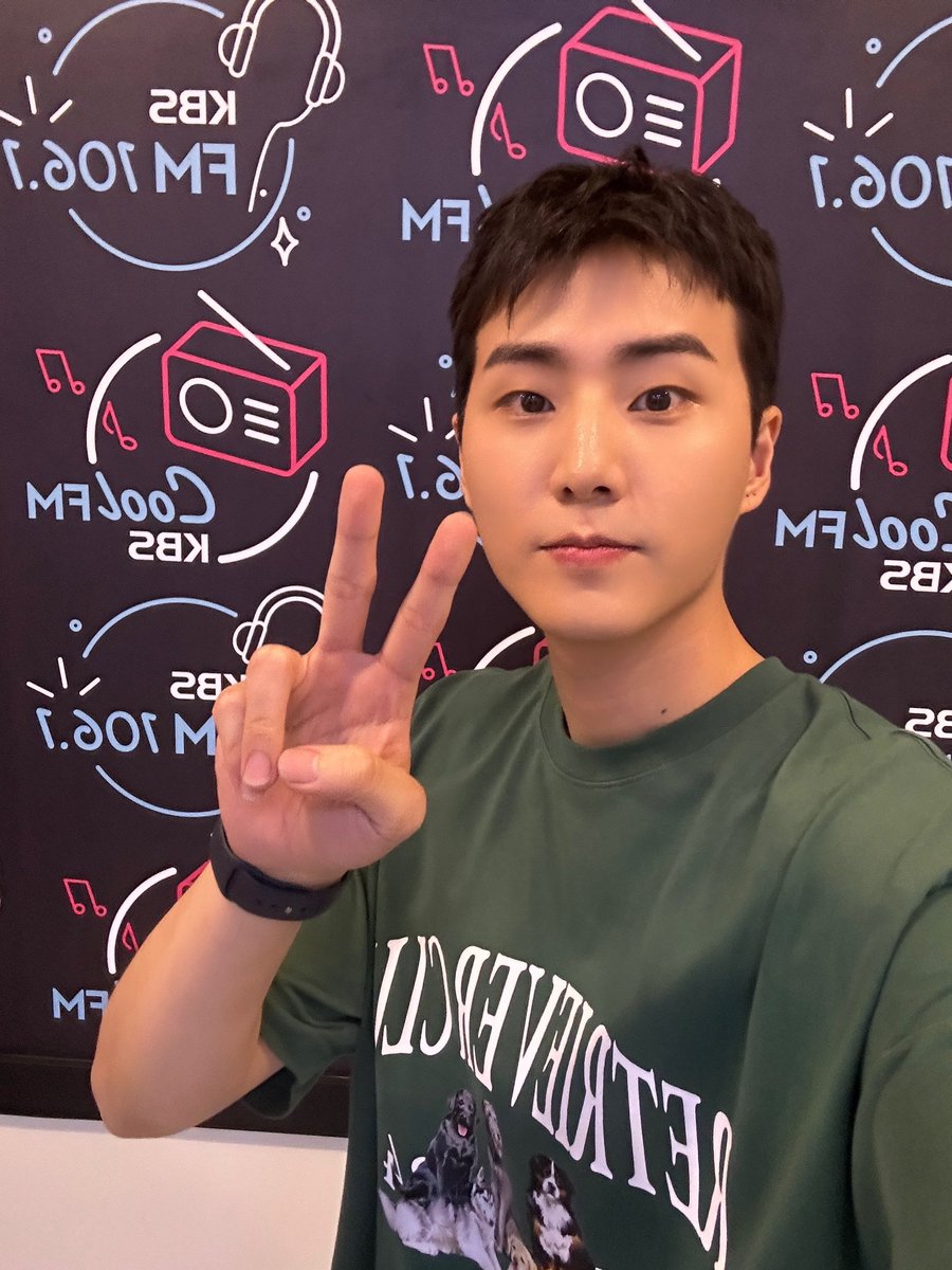 [ #DAY6_BEHIND ]

희동이도 만나고~ 빵디도 만나고~
바쁘다 바빠 영디 사회🏃🏻‍♂️💨

알차게 행복한 수요일✨

#DAY6 #데이식스
#YoungK
#데이식스의키스더라디오 
#KBSCoolFM