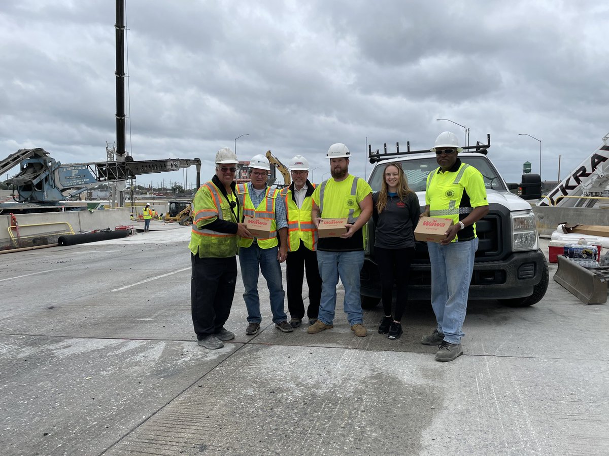 We're reopening I-95 earlier than expected because of the hardworking tradesmen and women who are working around the clock.

Thank you @Wawa for dropping off food earlier today to thank these workers for their service to our Commonwealth and country.