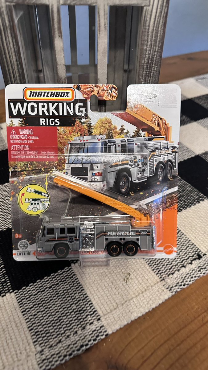 brewski77's tweet photo. Super cool find today. Matchbox Working Rigs Pierce Quantum Aerial Ladder Truck !! 70th anniversary special edition themed!!! #Matchbox #Workingrigs #FireRescue #aerialladdertruck #Pierce https://t.co/pNpruetunU