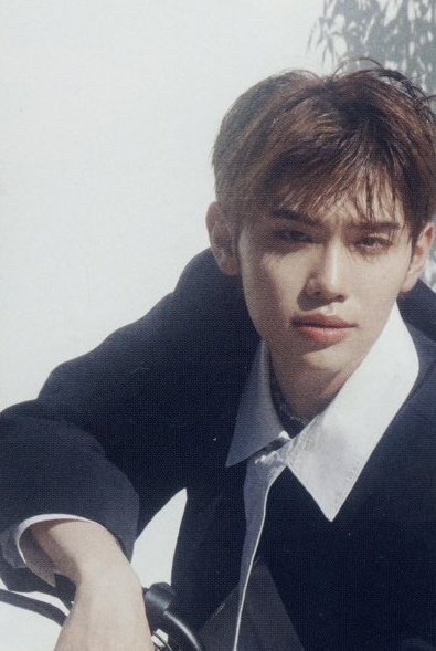 taeraezero's tweet photo. he pulls the face card so hard https://t.co/eBdILohKtb