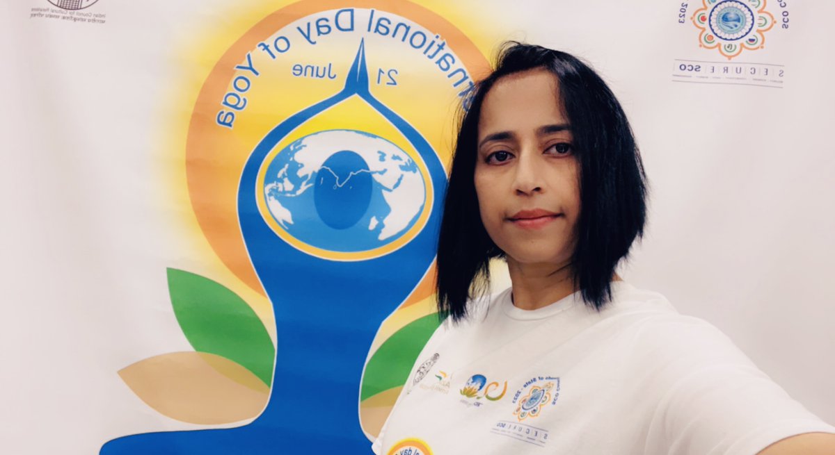 Yoga for #VasudhaivaKutumbakam 🧘‍♀️🧘‍♂️
Joined HE  the  High  Comm  of India  to  Canada  and  his  lovely  wife Gunjan  Ji  for  the  #InternationalDayofYoga2023 thank  you  @HCI_Ottawa for  organizing  this  event  🙏

#InternationalDayofYoga 
#Canada 
#VasudhaivaKutumbakam